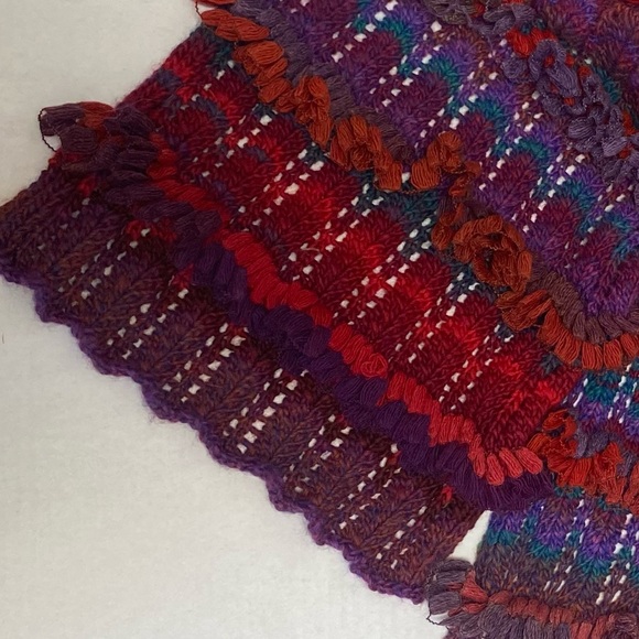 HAND KNIT Scarf / Wrap w/ Ruffle Detail - Picture 3 of 3